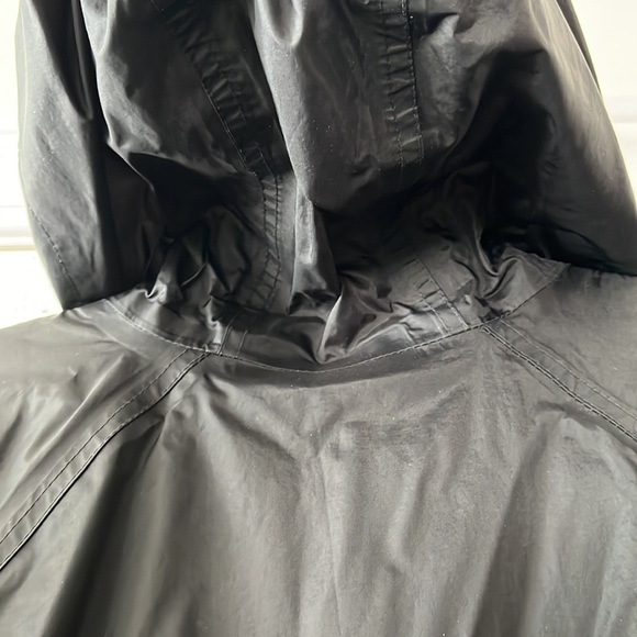 EUC Helly Hansen rain ☔️ jacket - Picture 12 of 17